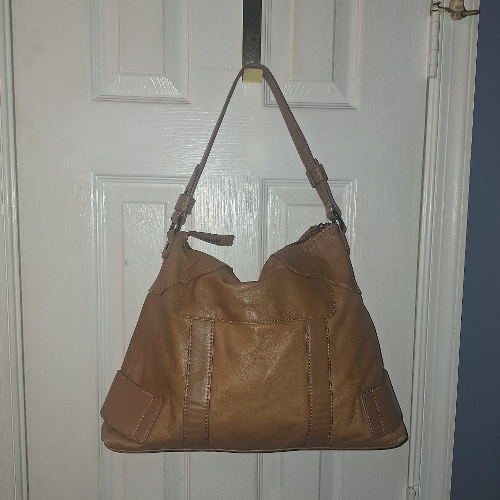 Wilson Elegant Tan Leather Shoulder Bag**
